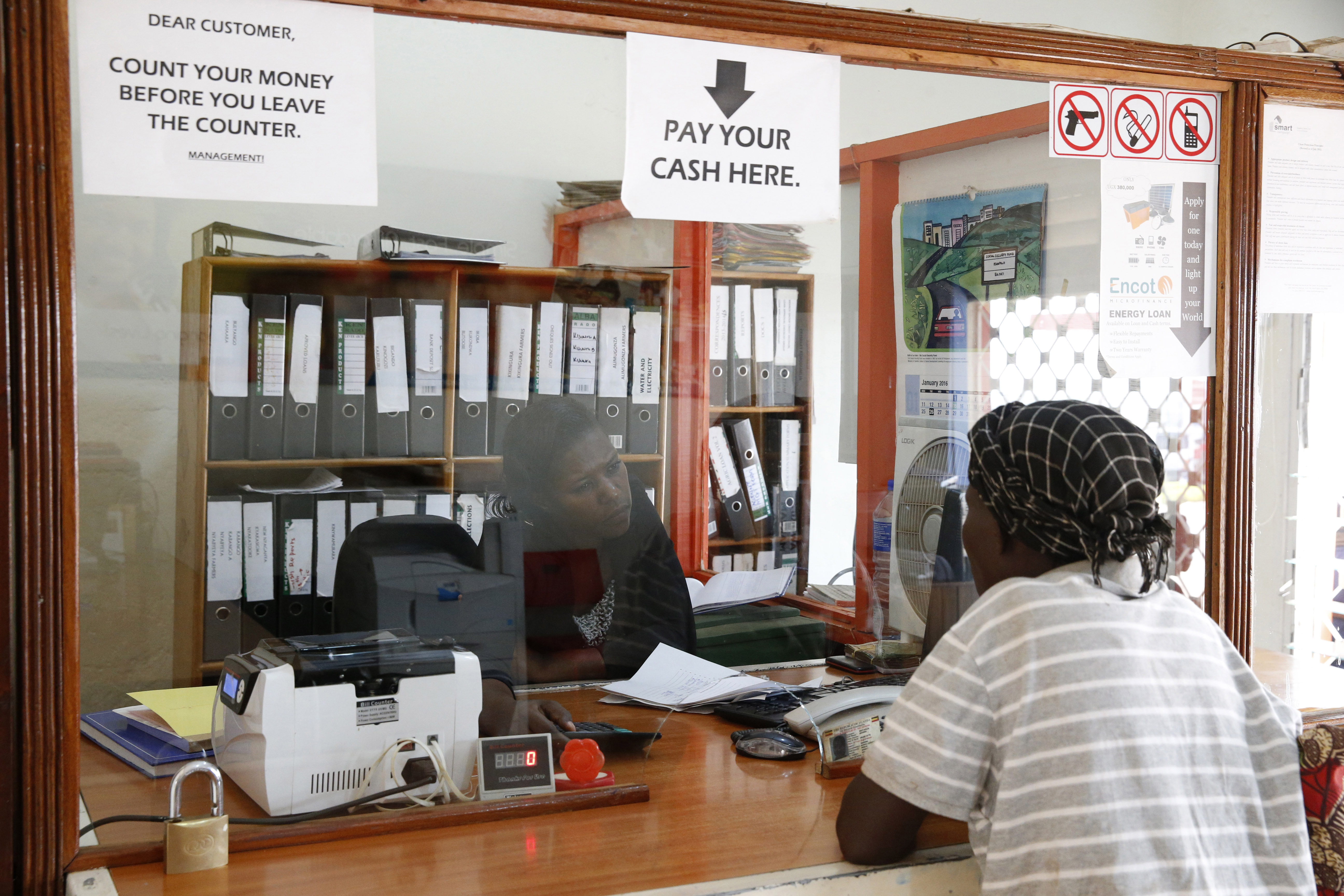 The microfinance institution accompanies clients who do not have access to traditional banks.