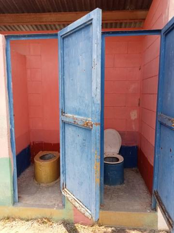 Toilettes école avant projet-test.jpg